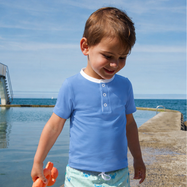 Haut anti-UV Col Mao bleu riviera manches courtes